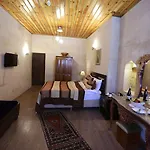 מלון Antik Cave House