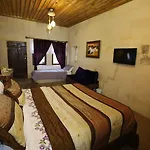 Ξενοδοχείο Antik Cave House 3*