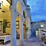 Antik Cave House