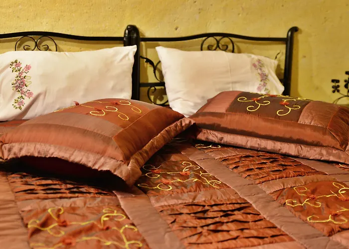 Antik Cave House Ουργκούπ